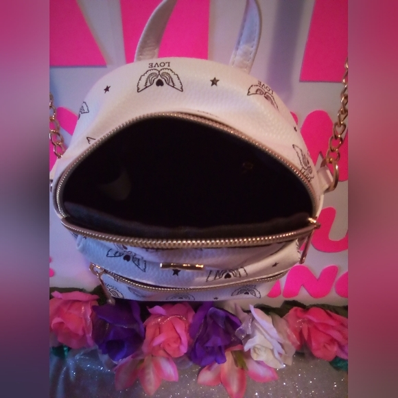 #264👉🏼🚨ALREADY GONE🚨 Women's/Teens Or Children's Purse 👜 - Picture 2 of 5